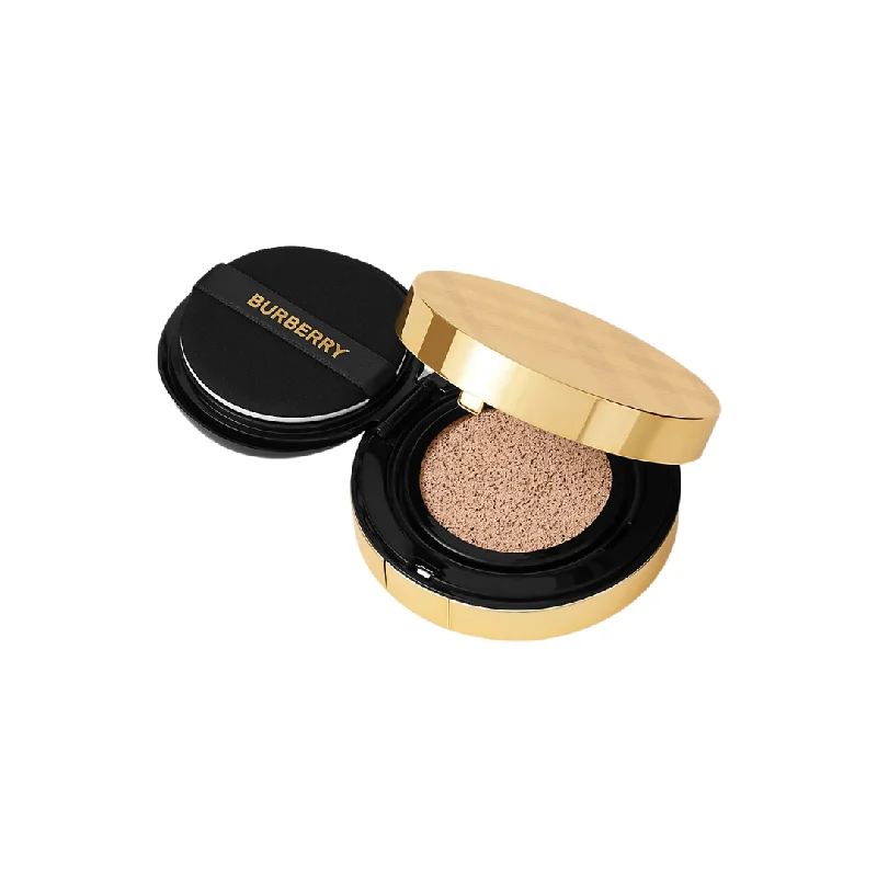 Liquid foundation with hydrating coverage-Burberry Ultimate Glow Cushion Foundation