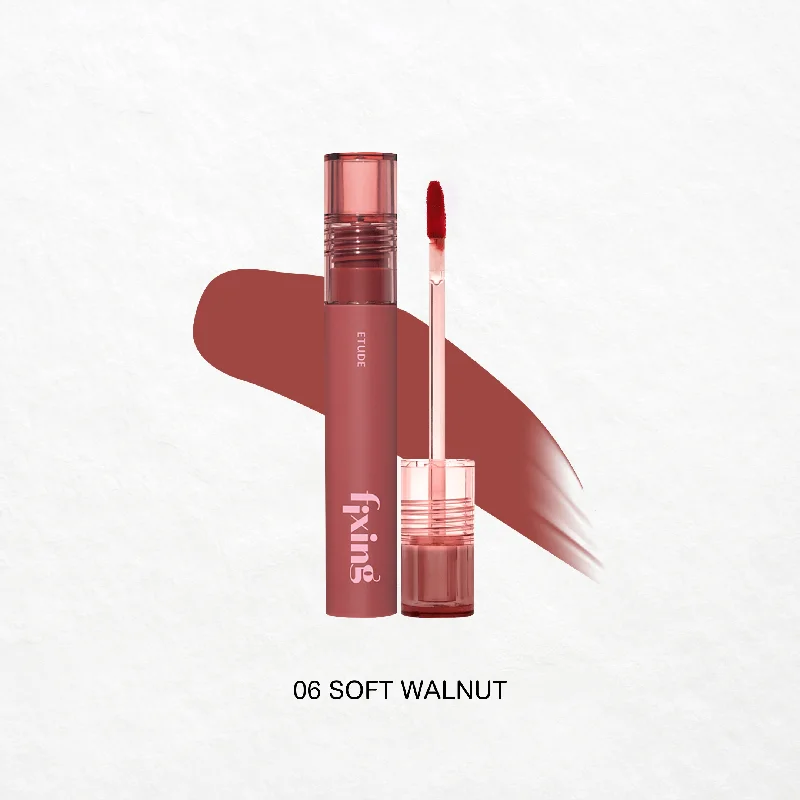 Hydrating lipstick with gloss-Fixing Tint (06 Soft Walnut)