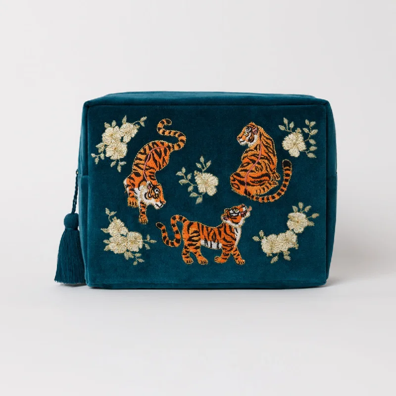 Cosmetic bag portable pouches-Tiger Wash Bag