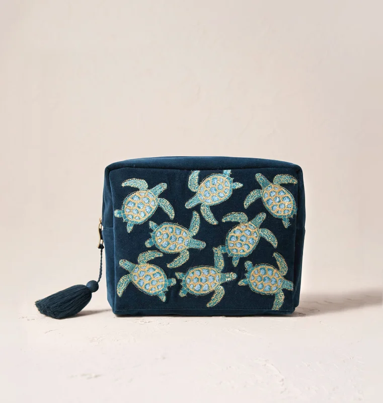 Cosmetic bag portable leather-Turtle Conservation Wash Bag